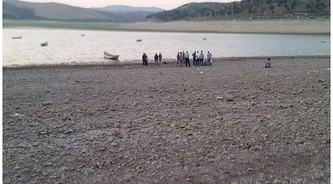Babasının cansız bedenini baraj gölünden çıkardı