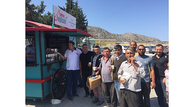 Büyükşehir kabir ziyaretine gelen vatandaşları unutmadı