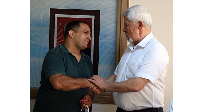 CHP&#039;den gazeteciye altın jesti