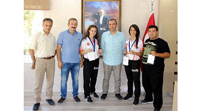 Dünya şampiyonları altın ile ödüllendirildi