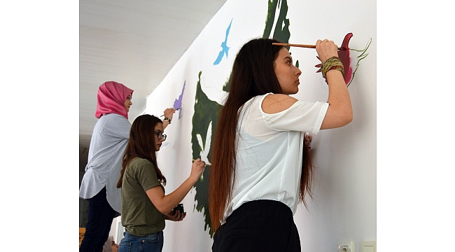 Geleceklerini tuvale çiziyorlar