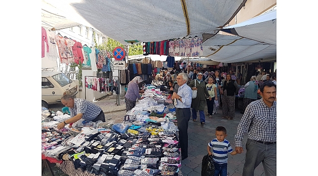 Gördes'te bayram öncesi alışveriş yoğunluğu
