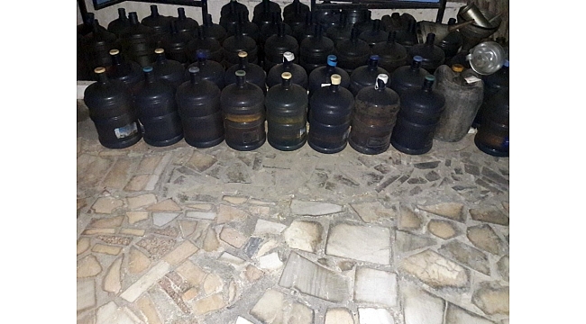 Kavun tezgahında kaçak akaryakıt satarken yakalandı