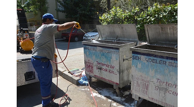 Şehzadeler'de bayram temizliği sürüyor