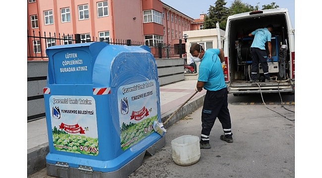 Yunusemre&#039;de konteynerler temizleniyor