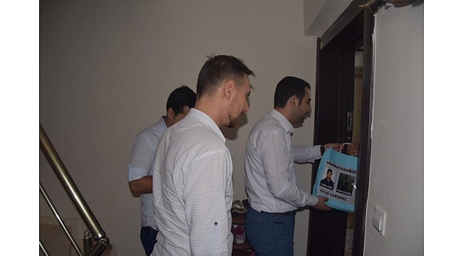 AK Parti'li gençler Eren Börü ve Yasin Bülbül hayrına kurban eti dağıttı