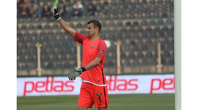 Akhisar, Lukac ve Caner ile sözleşme yeniledi