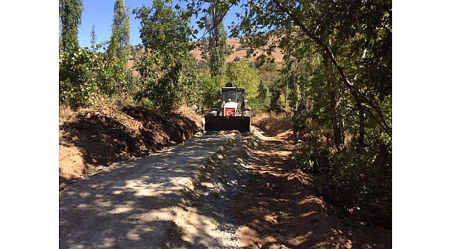 Alaşehir kırsalındaki bozuk yollar yapılıyor