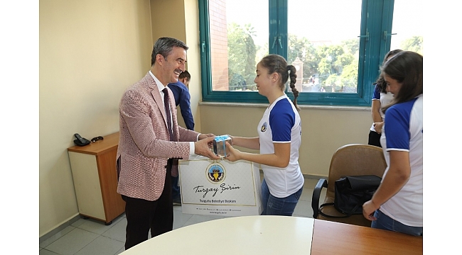 Başkan Şirin başarılı hentbolcuları uğurladı