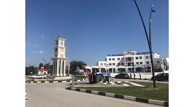 Büyükşehirden meydanda peyzaj düzenlemesi