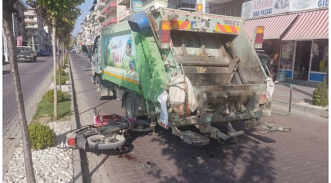 Motosiklet çöp kamyonuna çarptı: 1 yaralı
