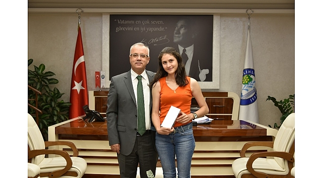 Salihli fakültesinin ilk öğrencisi Başkan Kayda'yla buluştu