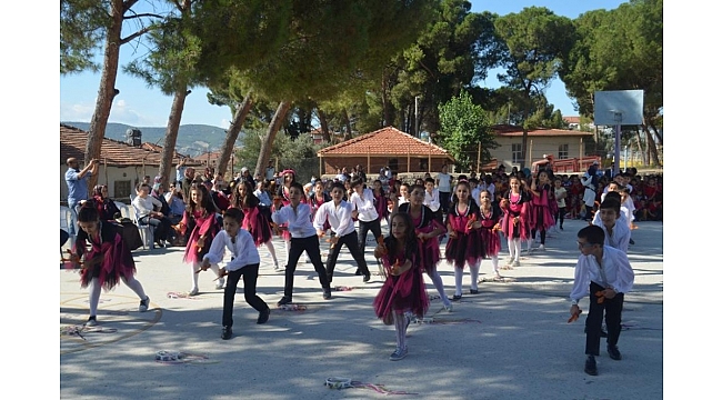 Selendi'de İlköğretim Haftası kutandı