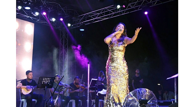 Selendi'nin kurtuluş coşkusu Zara ile taçlandı