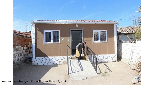 Depremzedeler için prefabrik evler yapıldı