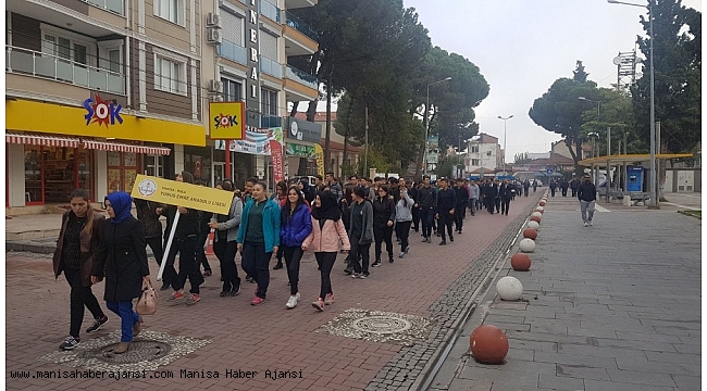 Kula'da öğrenciler sağlıklı yaşam için yürüdü