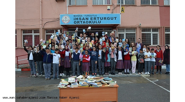 Kütüphanelerini tiyatro oyunu ile kurdular