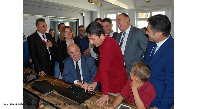 Müsteşar Yardımcısı Çolakoğlu küçük mucitleri dinledi