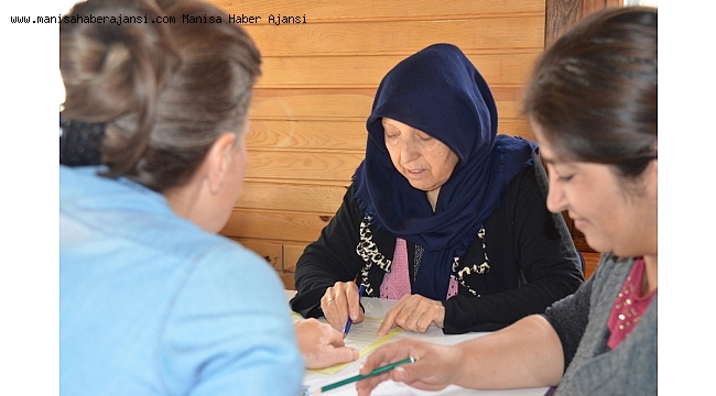 Okuma yazmayı Yunusemre Belediyesi ile öğrendiler