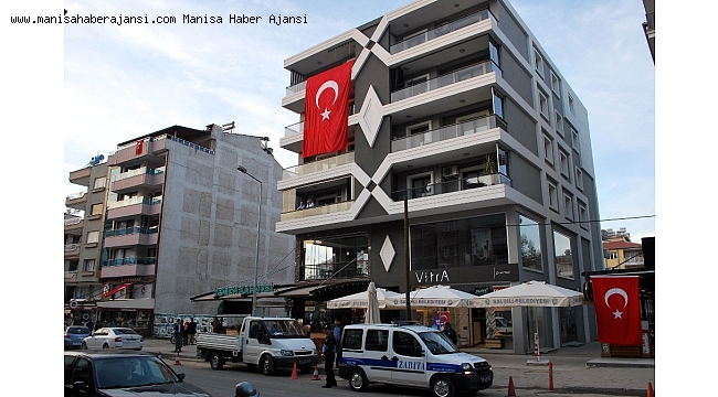 Şehit polisin evi bayrakla donatıldı