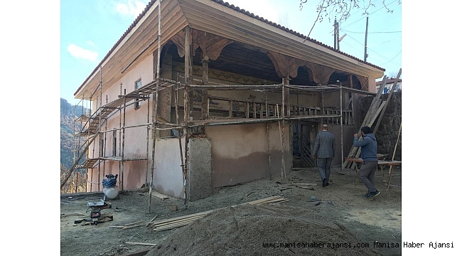 Demirci'de tarihi camide hassas çalışma