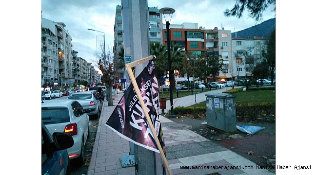 Manisa Büyükşehir zabıtası seyyar panoları topladı