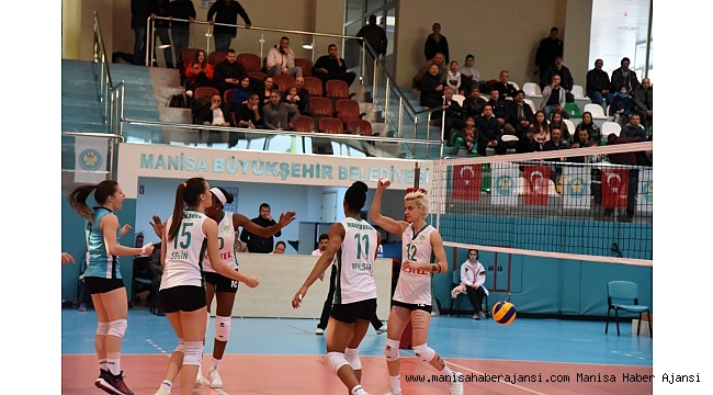 Manisa&#039;nın sultanları 2017&#039;yi galibiyetle noktaladı