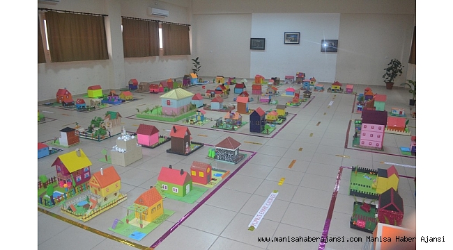 Minikler hayallerindeki evlerin maketini yaptı