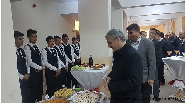 Öğrencilerin yemekleri protokolden tam not aldı