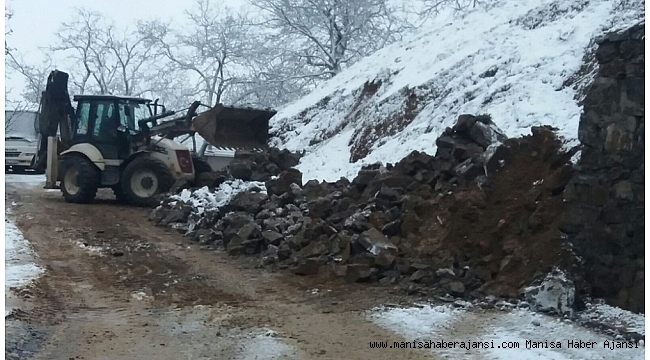 Kar yağışı toprak kaymasına neden oldu