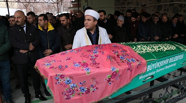 Kazada hayatını kaybeden genç kızlar gözyaşlarıyla uğurlandı