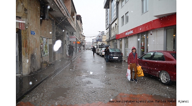 Kula&#039;ya yılın ilk karı yağdı