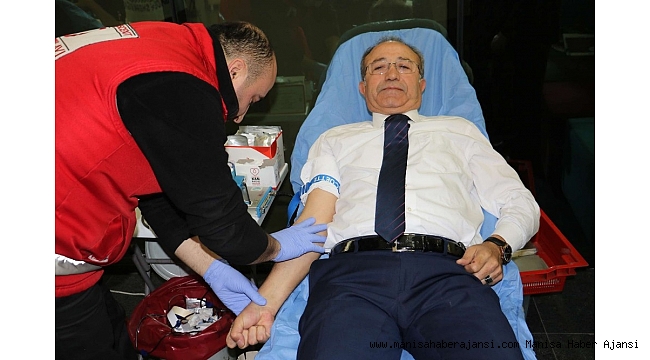 Manisa Büyükşehir Belediye personelinden kan bağışı