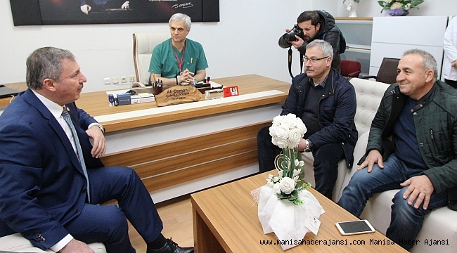 Milletvekili Özdağ&#039;dan kahraman ambulans şoförüne ziyaret