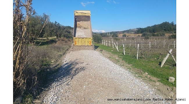Saruhanlı Belediyesi arazi yollarını düzenliyor