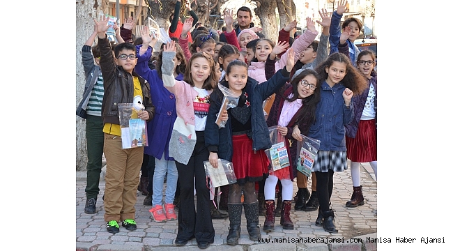 Turgutlu&#039;da ağaçlar kitap açtı