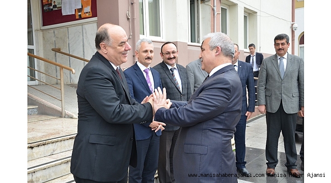 Vali Güvençer, emekli olan Milli Eğitim Müdürü Dernekbaş&#039;ı uğurladı