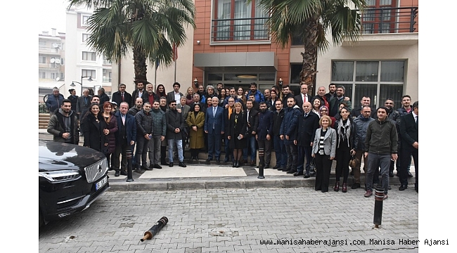 Vali Güvençer Manisalı basın mensuplarıyla buluştu