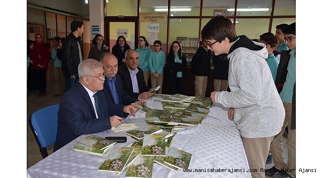 Yazar Çapkıner&#039;den Gazi Ortaokulu&#039;nda imza günü