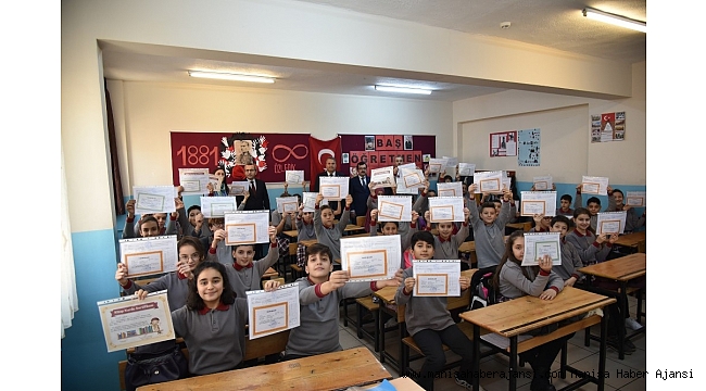 Yunusemre&#039;den öğrencilere karne hediyesi