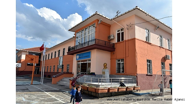 5 Eylül İlkokuluna Salihli Belediyesi eli değdi