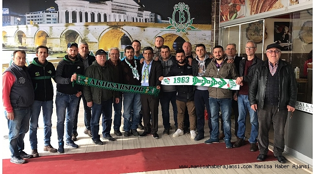Akhisar ve Bursa taraftarlarından dostluk mesajı