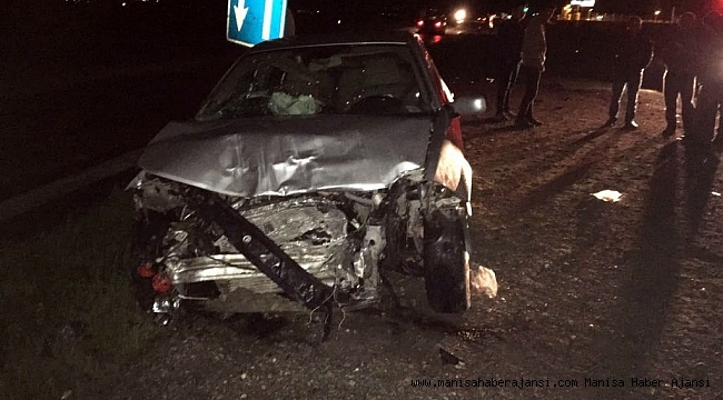 Alaşehir'de otomobiller kafa kafaya çarpıştı: 5 yaralı