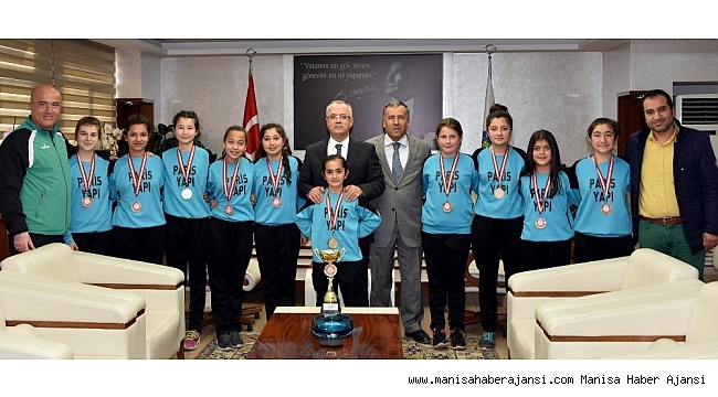 Başkan Kayda, şampiyon kızları ağırladı