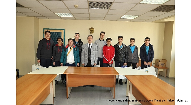 Başkan Şirin'den genç şampiyonlara jest