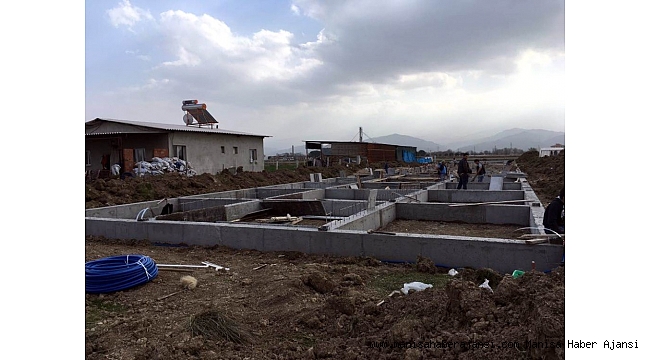 Damızlık koç-teke ağıl projesi inşaatı yükseliyor