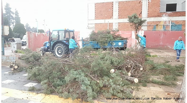 Ekipler fırtına ve şiddetli yağış sonrası harekete geçti