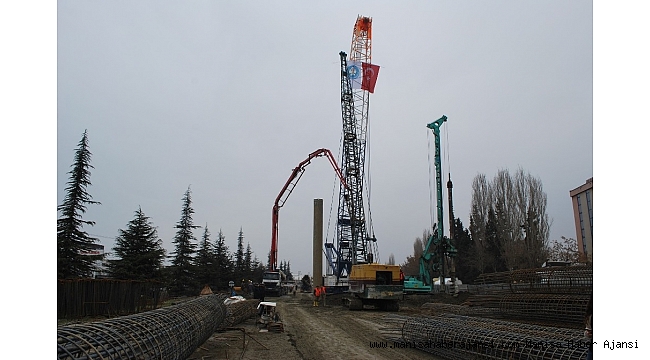 Köprülü kavşak inşaatında çalışmalar hız kazandı