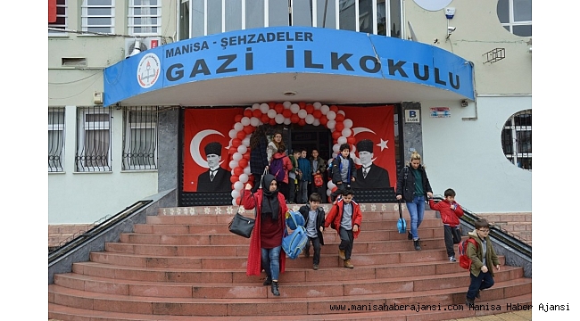 Öğrenci ve öğretmenler ders başı yaptı