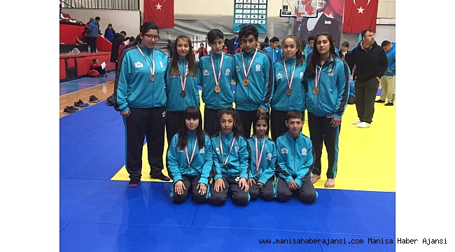 Salihlili judocular, Uşak'ta madalyaları topladı